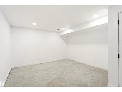 #4 7604 29 AV NW photo 32