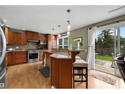 11233 34A AV NW photo 6