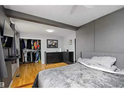 11439 39 AV NW photo 24