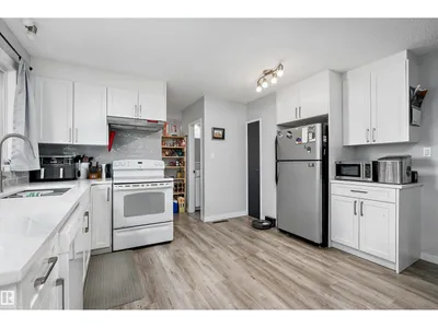 11439 39 AV NW photo 15