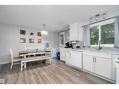 11439 39 AV NW photo 17