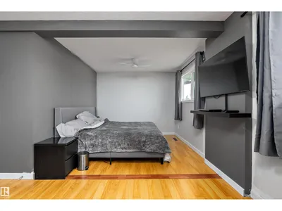 11439 39 AV NW photo 22