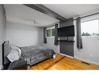 11439 39 AV NW photo 25