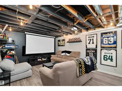 11439 39 AV NW photo 27