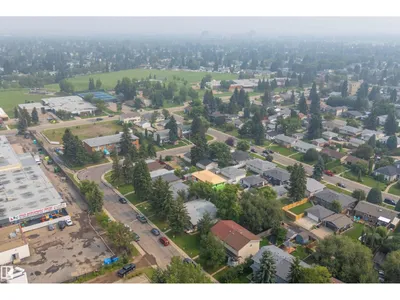 11439 39 AV NW photo 46