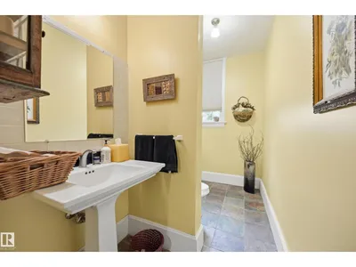 8520 104 ST NW photo 32