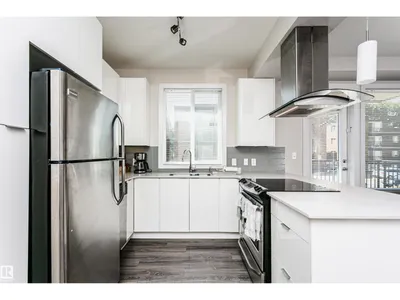 #208 9907 91 AV NW photo 18
