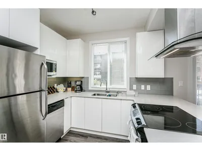 #208 9907 91 AV NW photo 19