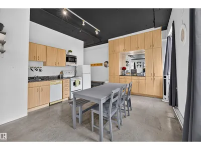 #805 10024 JASPER AV NW photo 7
