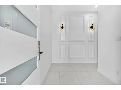 3926 41 AV photo 11