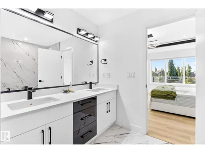 3926 41 AV photo 54