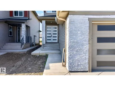 3926 41 AV photo 10