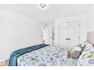 3926 41 AV photo 64