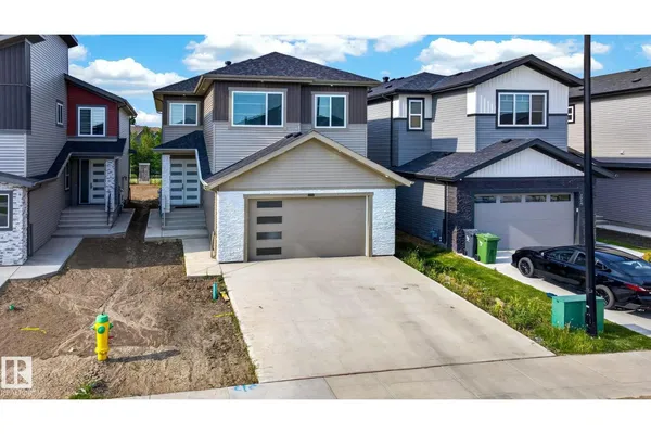 3926 41 AV photo 3
