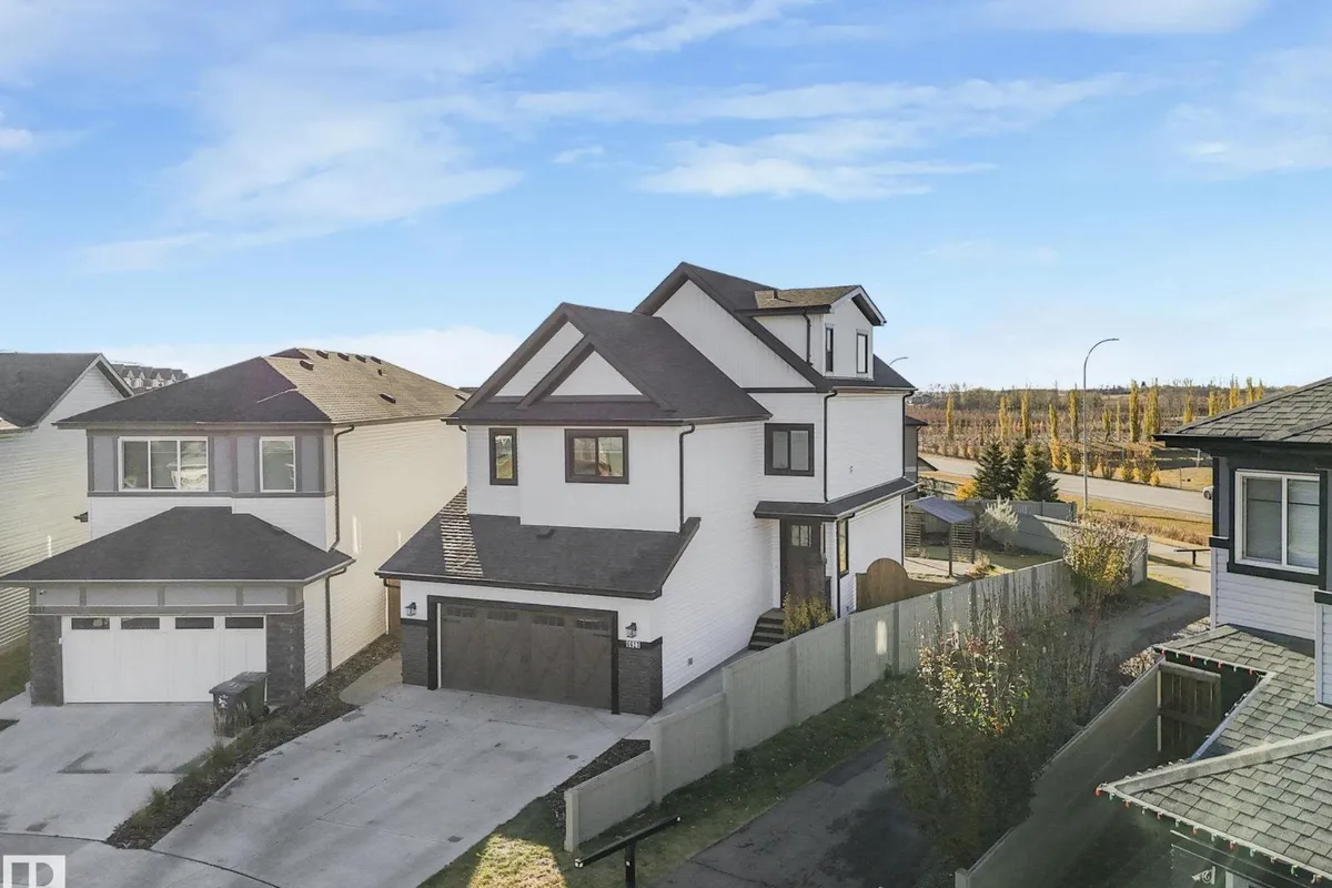 6613 62 AV exterior