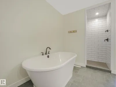 6613 62 AV photo 24
