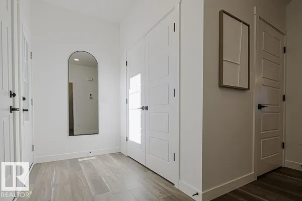 921 17 AV NW photo 2