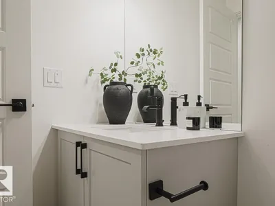 921 17 AV NW photo 36