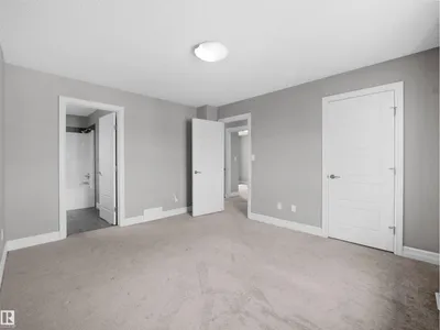 3623 15A ST NW photo 32