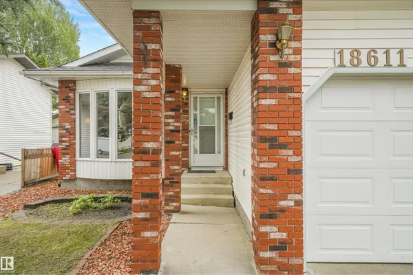 18611 57 AV NW photo 3
