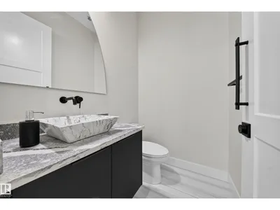 4017 47 AV photo 26