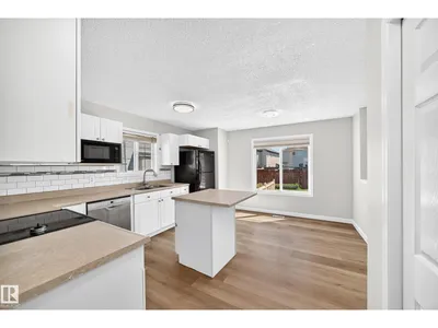 203 84 ST SW photo 5