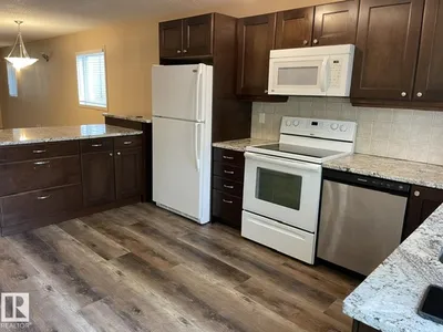 7712 110 ST NW photo 4