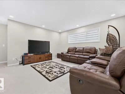 2709 Collins Crescent SW photo 35