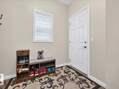 2709 Collins Crescent SW photo 9