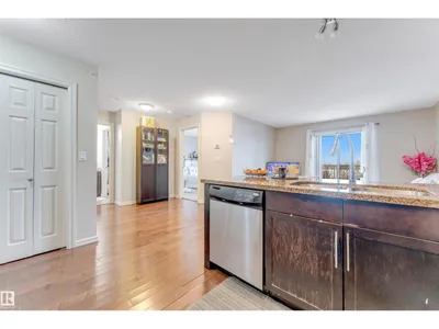 #409 2204 44 AV NW photo 12
