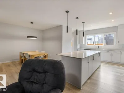 7113 177A AV NW photo 18