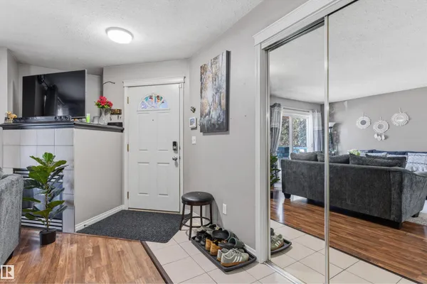 #11 2505 42 ST NW photo 3