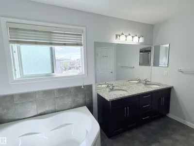 7819 173 AV NW photo 39