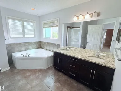 7819 173 AV NW photo 36