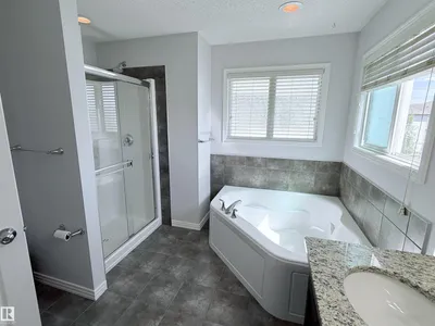 7819 173 AV NW photo 37
