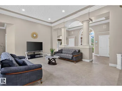 60 KINGSBURY CR photo 11
