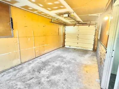5144 37 AV NW photo 13