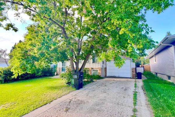 5144 37 AV NW photo 2