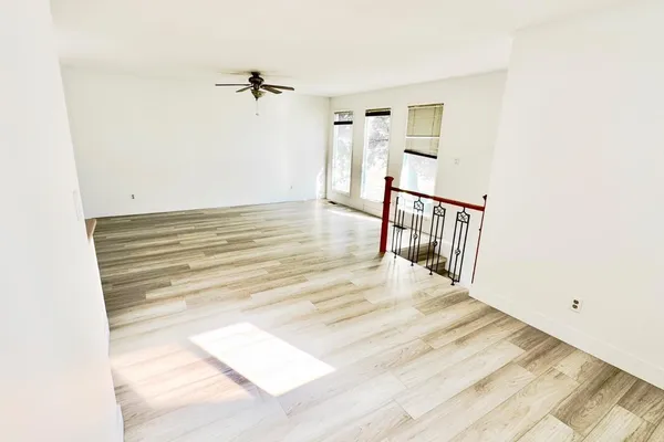 5144 37 AV NW photo 3