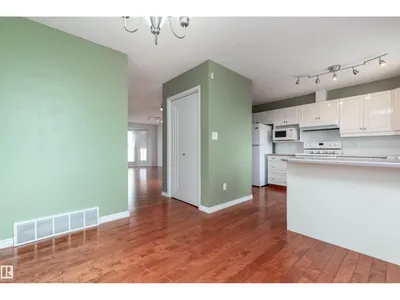 #22 11105 9 AV NW photo 18