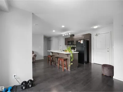 #422 5515 7 AV SW photo 17