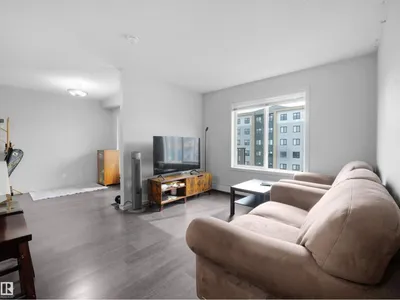 #422 5515 7 AV SW photo 22