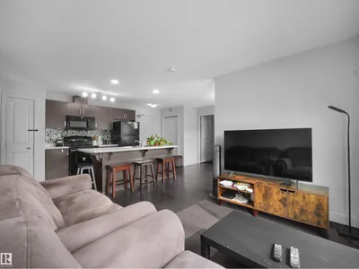 #422 5515 7 AV SW photo 25