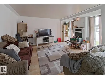 9201 153 ST NW photo 4