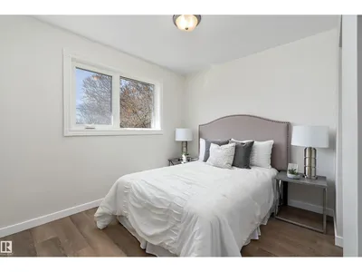 9747 66 AV NW photo 16
