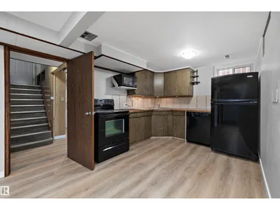 9747 66 AV NW photo 22