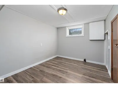 9747 66 AV NW photo 26