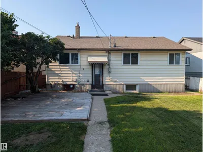 9747 66 AV NW photo 31