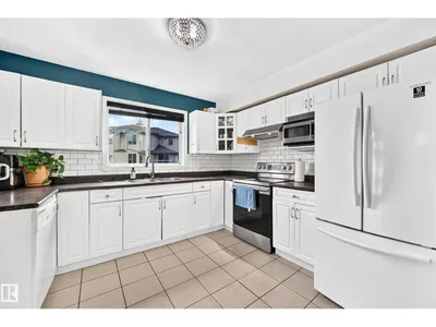 #72 2505 42 ST NW photo 11