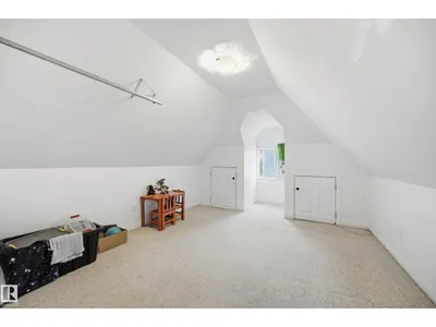 10714 103 ST NW photo 14